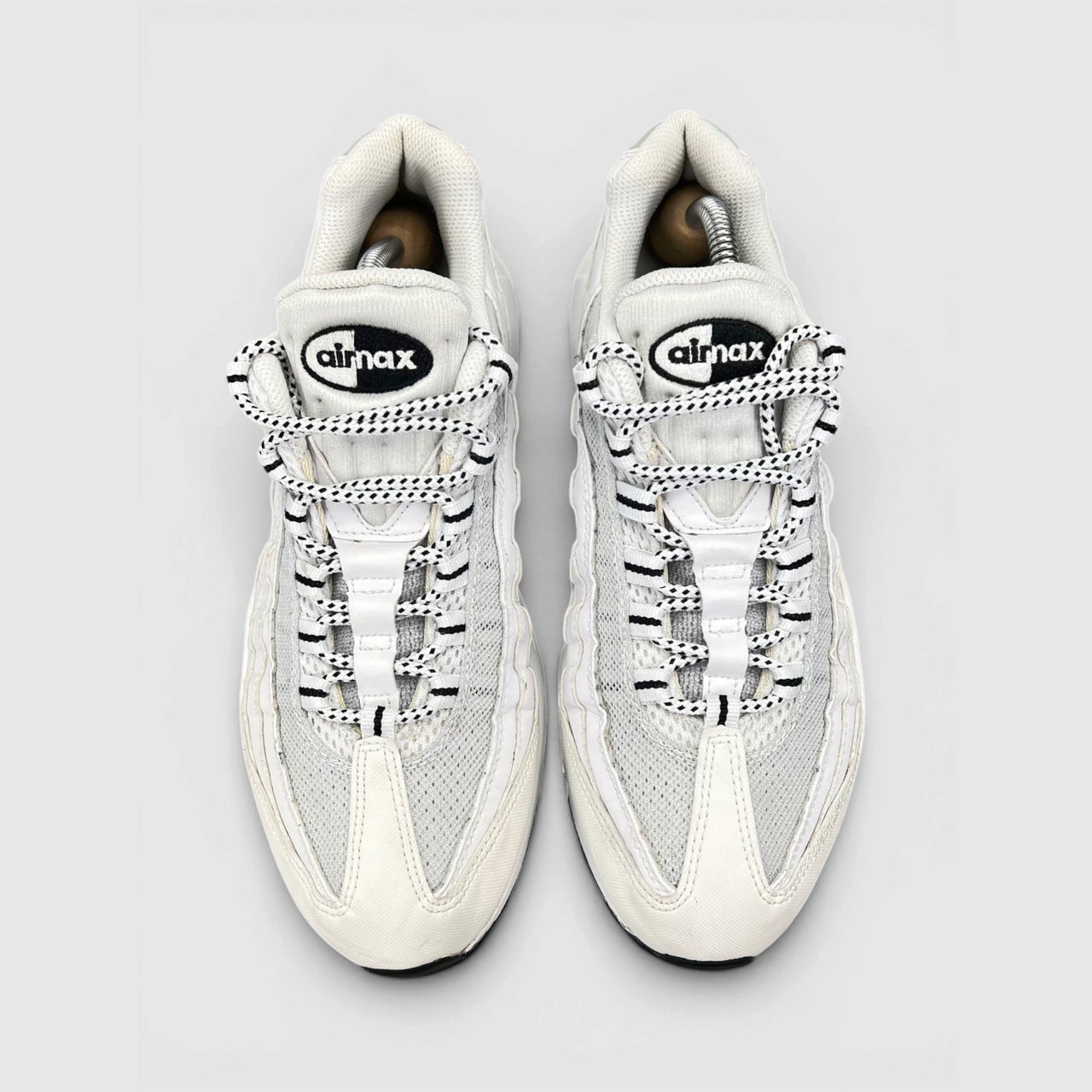 Nike Air Max 95 White Black — buty sportowe męskie w bardzo dobrym stanie rozmiar 42, widok z góry