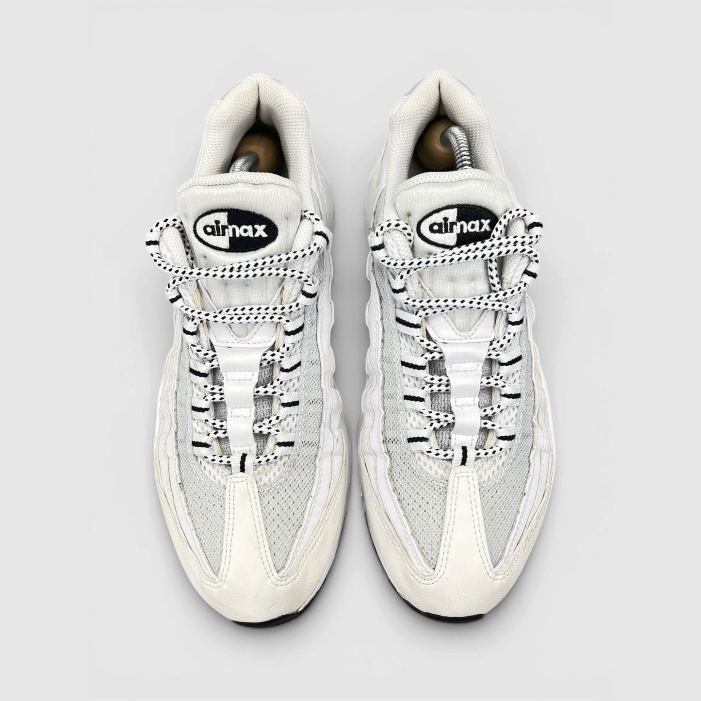 Nike Air Max 95 White Black — buty sportowe męskie w bardzo dobrym stanie rozmiar 42, widok z góry
