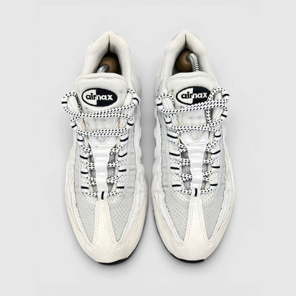 Nike Air Max 95 White Black — buty sportowe męskie w bardzo dobrym stanie rozmiar 42, widok z góry