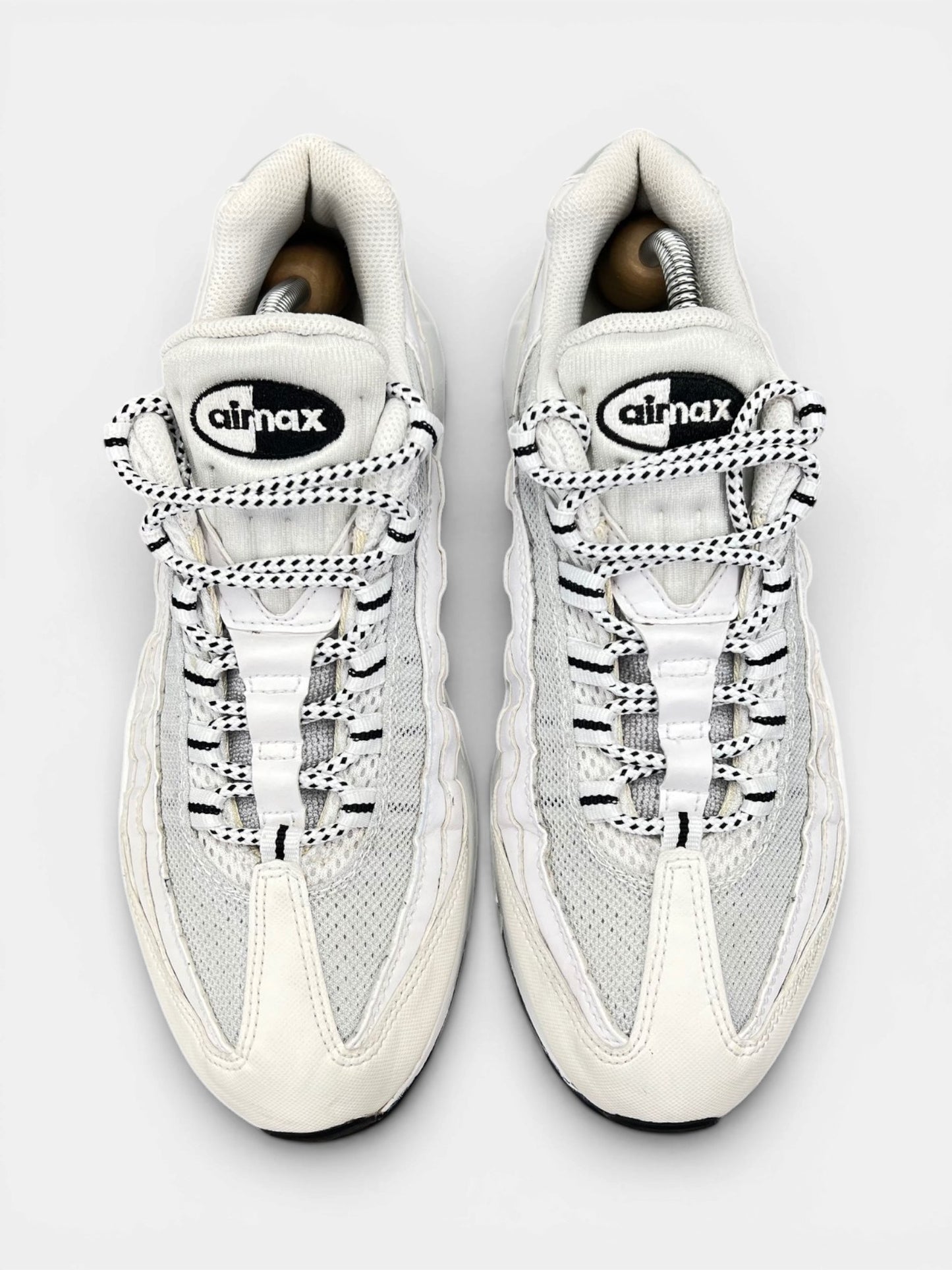 Nike Air Max 95 White Black — buty sportowe męskie w bardzo dobrym stanie rozmiar 42, widok z góry