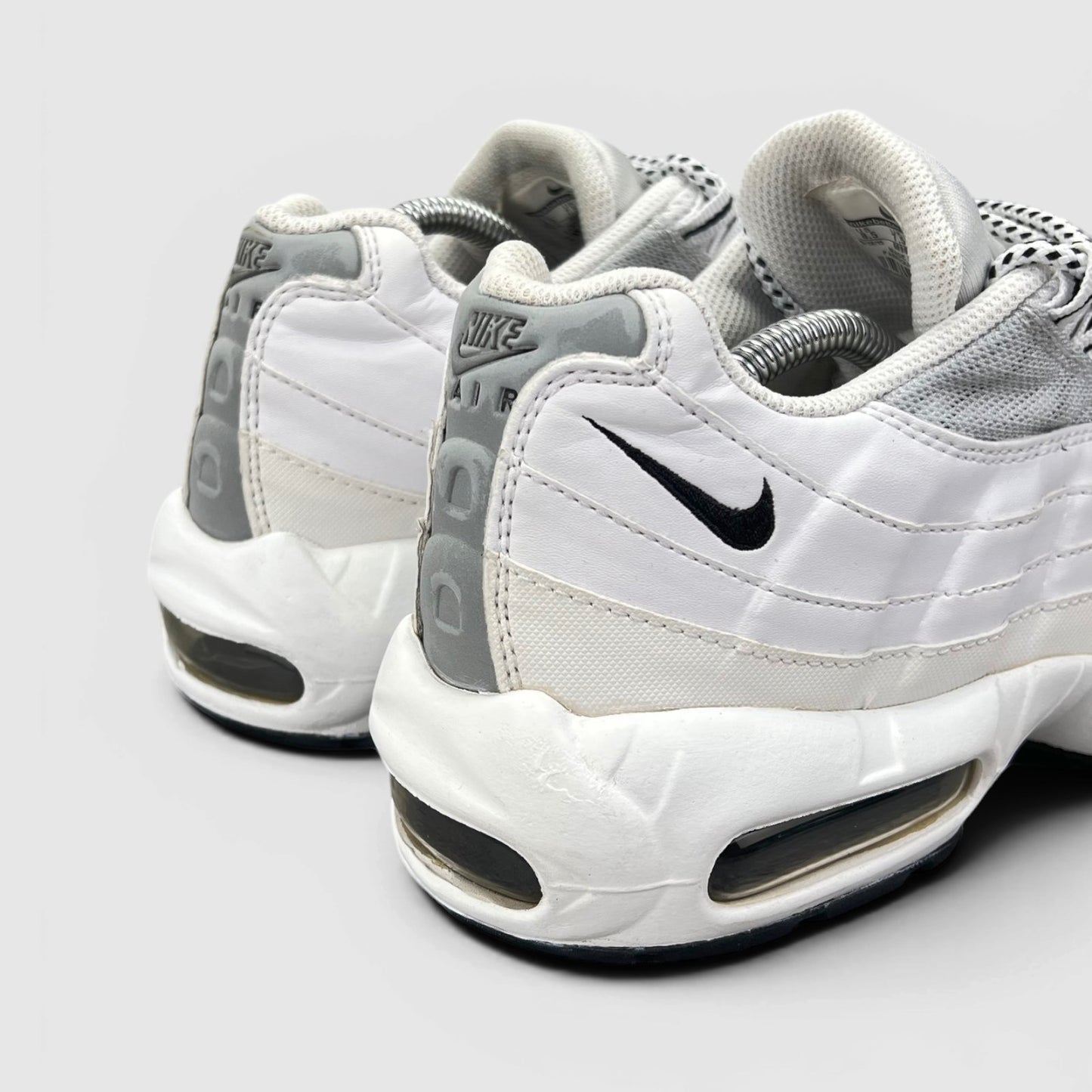 Nike Air Max 95 White Black — buty sportowe męskie w bardzo dobrym stanie rozmiar 42, widok z tyłu