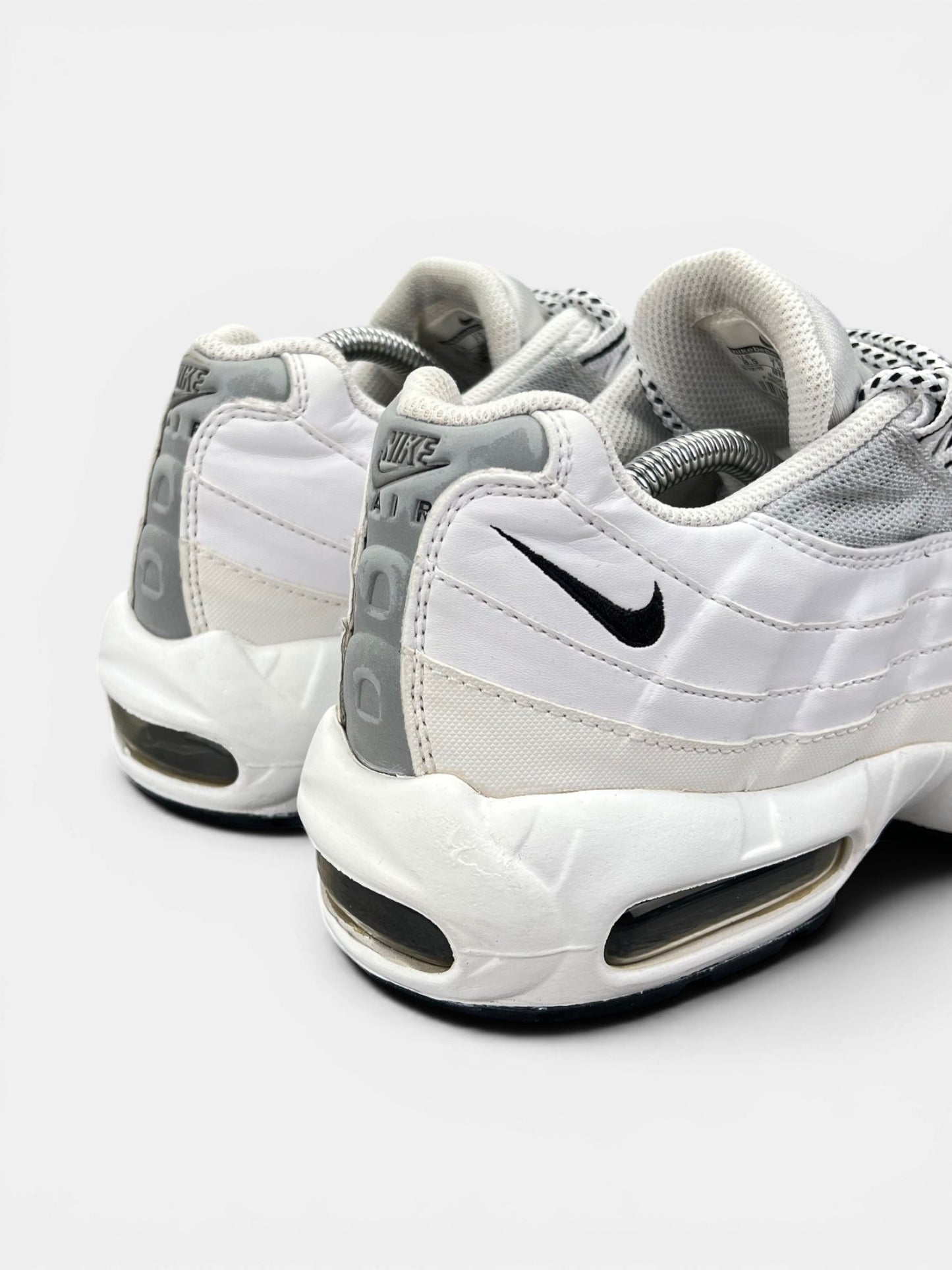 Nike Air Max 95 White Black — buty sportowe męskie w bardzo dobrym stanie rozmiar 42, widok z tyłu