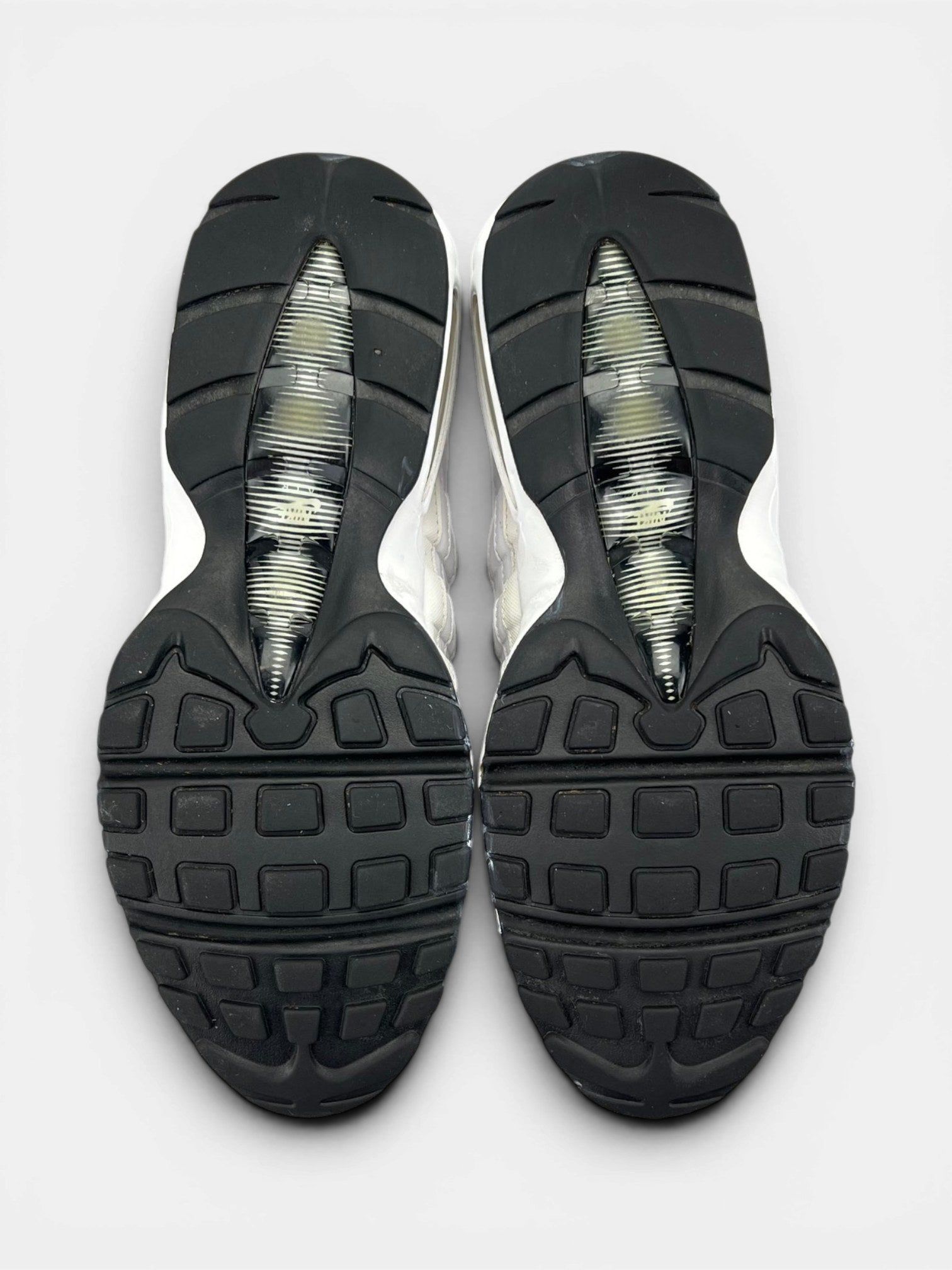 Nike Air Max 95 White Black — buty sportowe męskie w bardzo dobrym stanie rozmiar 42, podeszwa