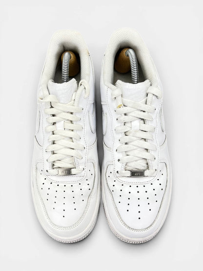 Nike Air Force 1 Low Triple White — buty sportowe męskie w bardzo dobrym stanie rozmiar 42, widok z góry