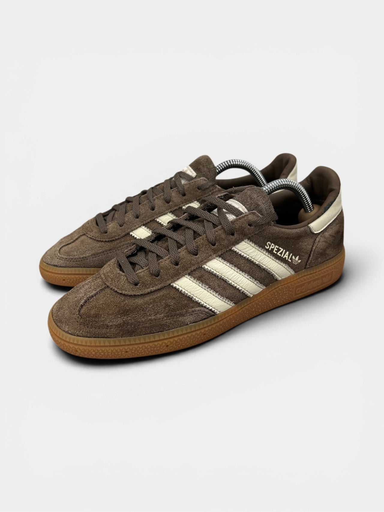 Adidas Handball Spezial — buty sportowe męskie w bardzo dobrym stanie rozmiar 40, widok z boku