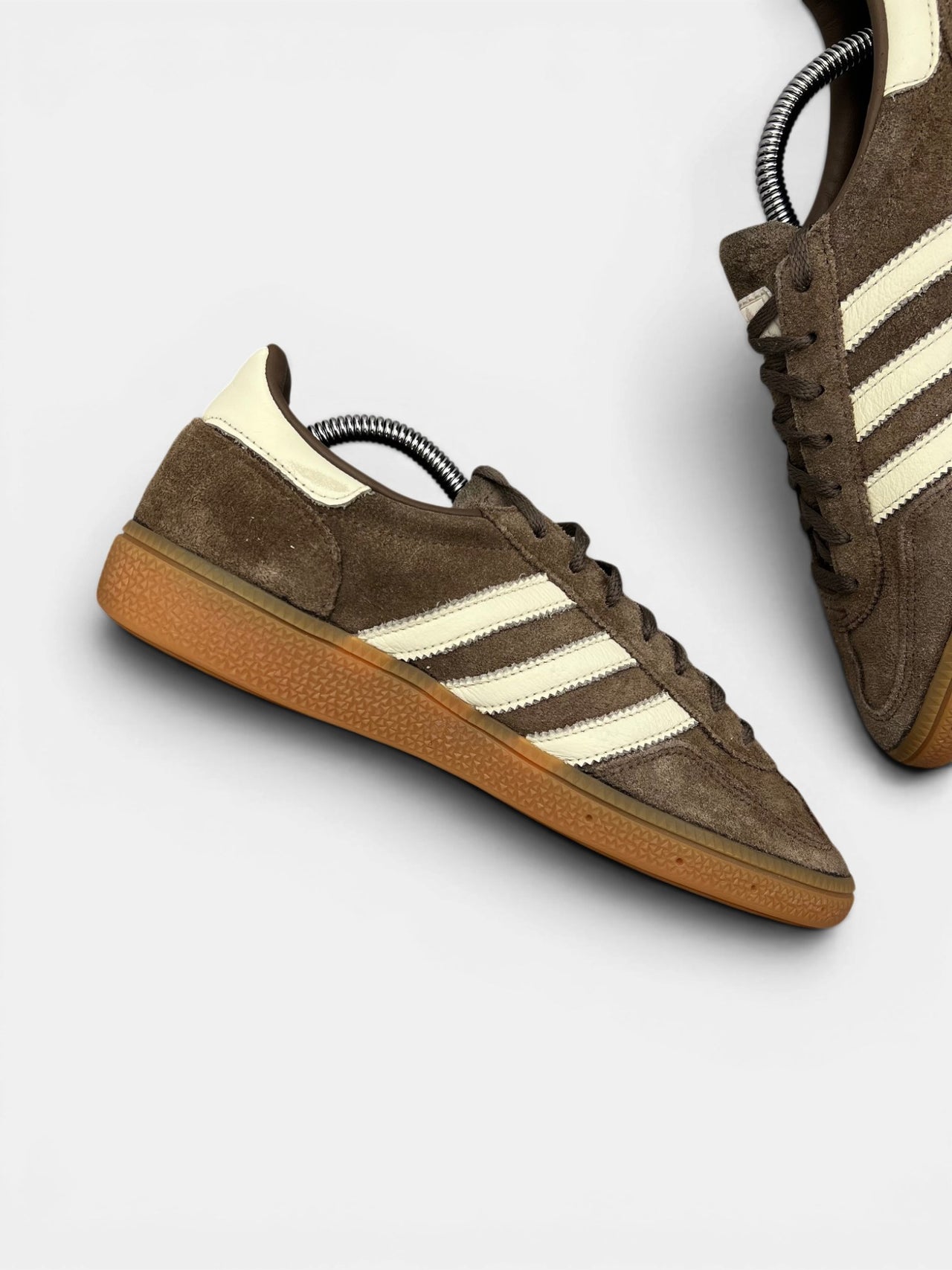 Adidas Handball Spezial — buty sportowe męskie w bardzo dobrym stanie rozmiar 40, wewnętrzny panel lewego buta