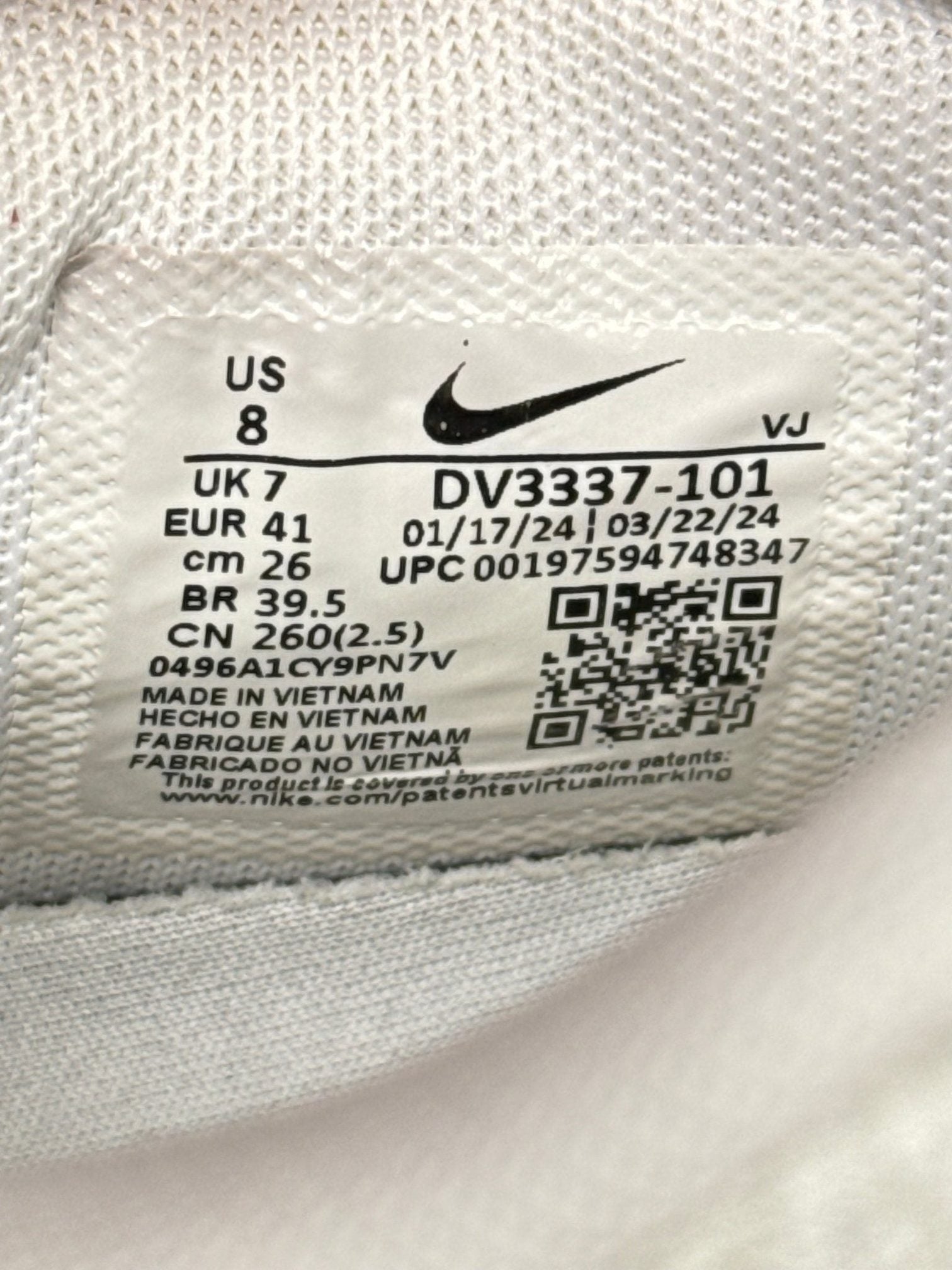 Nike Air Max DN “White / Metallic Silver” DN White Metallic — buty sportowe męskie w bardzo dobrym stanie rozmiar 41, boczny profil