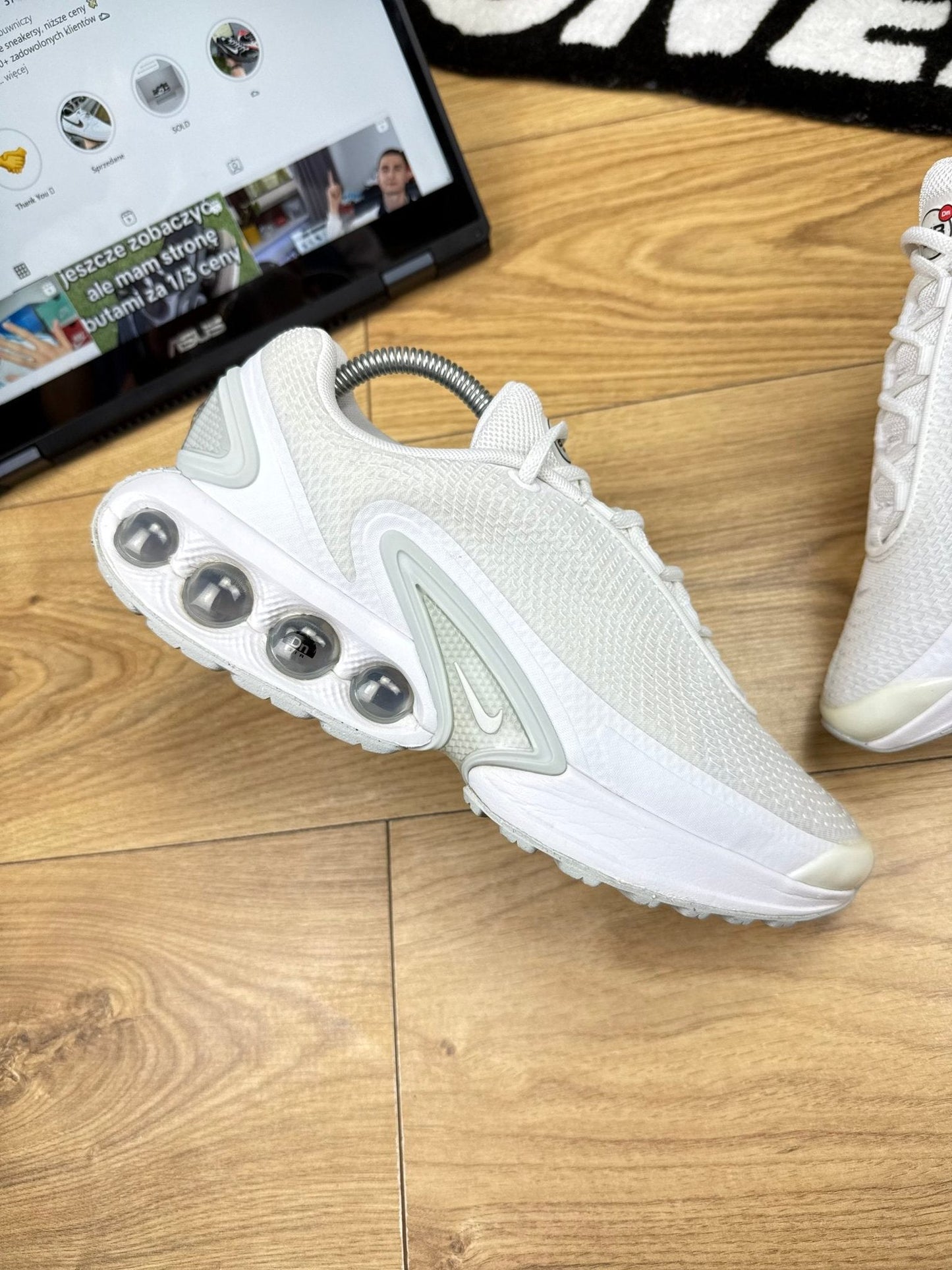 Nike Air Max DN “White / Metallic Silver” DN White Metallic — buty sportowe męskie w bardzo dobrym stanie rozmiar 41, zewnętrzny panel prawego buta