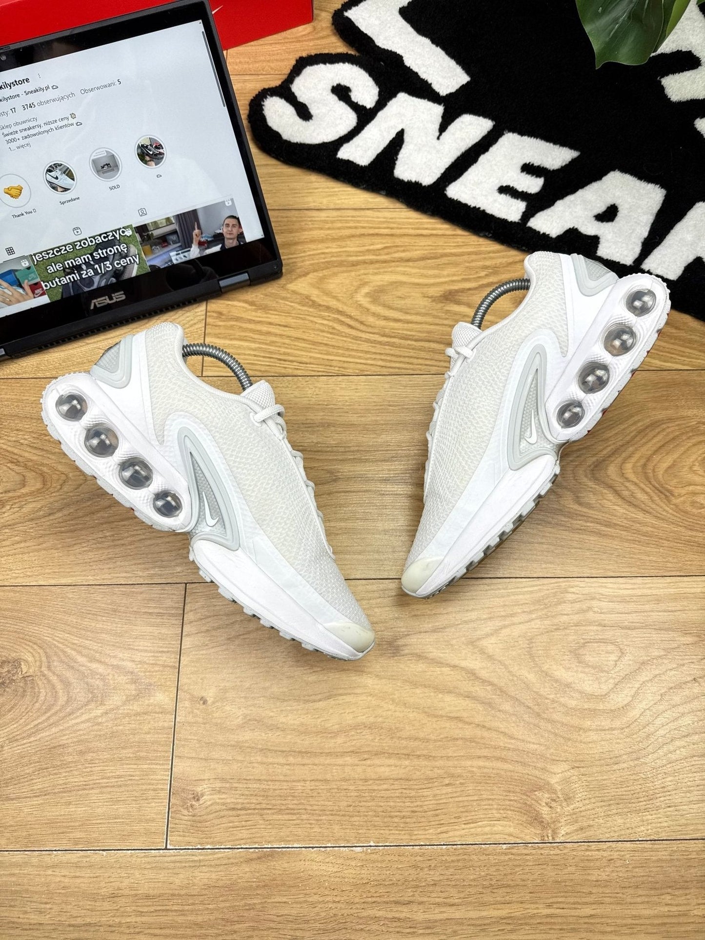 Nike Air Max DN “White / Metallic Silver” DN White Metallic — buty sportowe męskie w bardzo dobrym stanie rozmiar 41, widok z góry na wewnętrzną stronę butów
