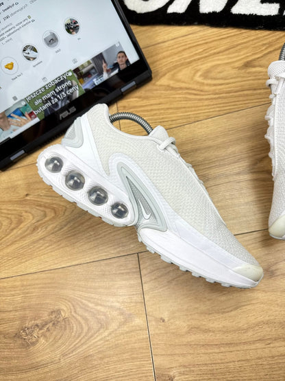 Nike Air Max DN “White / Metallic Silver” DN White Metallic — buty sportowe męskie w bardzo dobrym stanie rozmiar 41, wewnętrzny panel lewego buta