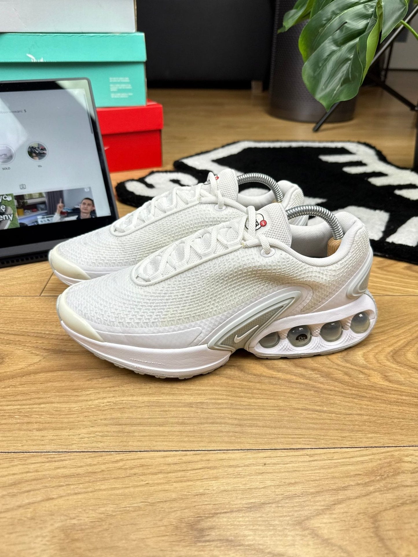 Nike Air Max DN “White / Metallic Silver” DN White Metallic — buty sportowe męskie w bardzo dobrym stanie rozmiar 41, widok z góry