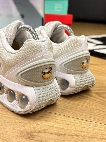 Nike Air Max DN “White / Metallic Silver” DN White Metallic — buty sportowe męskie w bardzo dobrym stanie rozmiar 41, podeszwa