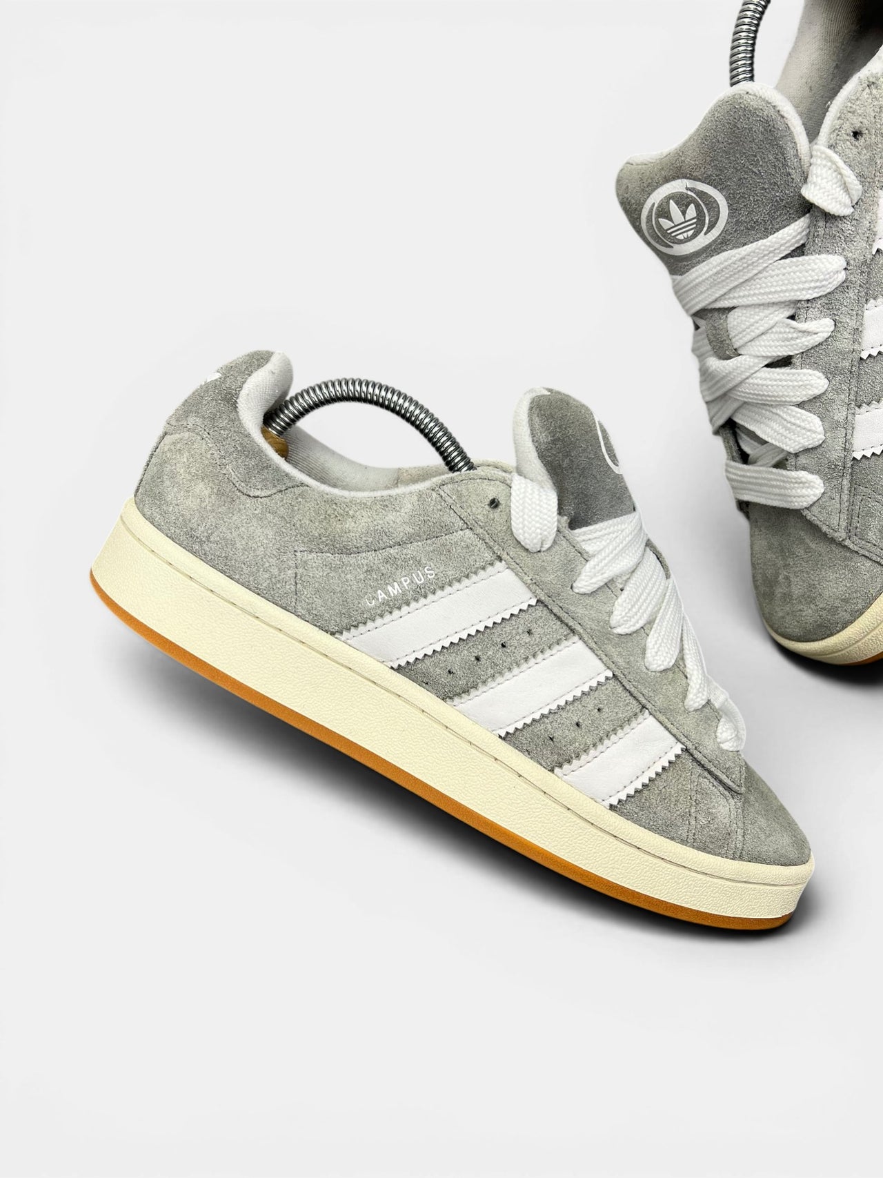 Adidas Campus 00s Grey — buty sportowe męskie w bardzo dobrym stanie rozmiar 41 1/3, zewnętrzny panel prawego buta