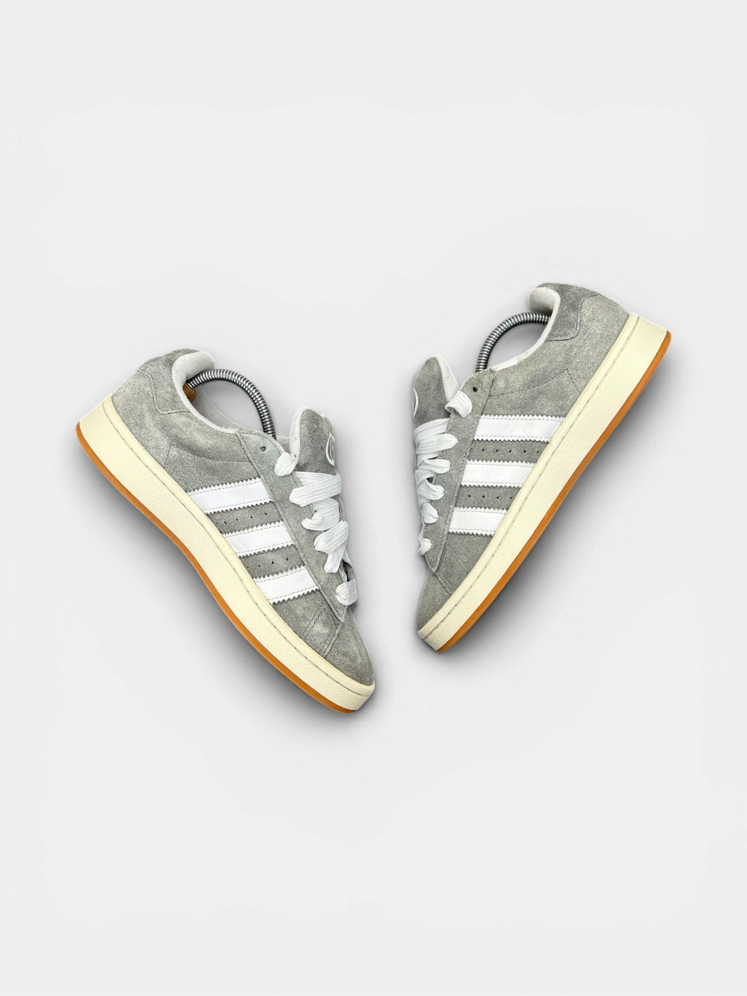 Adidas Campus 00s Grey — buty sportowe męskie w bardzo dobrym stanie rozmiar 41 1/3, widok z góry na wewnętrzną stronę butów