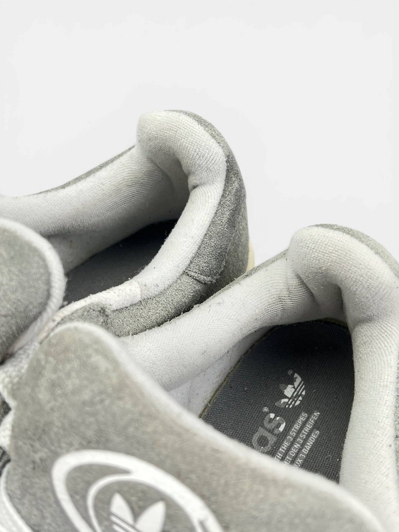 Adidas Campus 00s Grey — buty sportowe męskie w bardzo dobrym stanie rozmiar 41 1/3, zapiętki butów