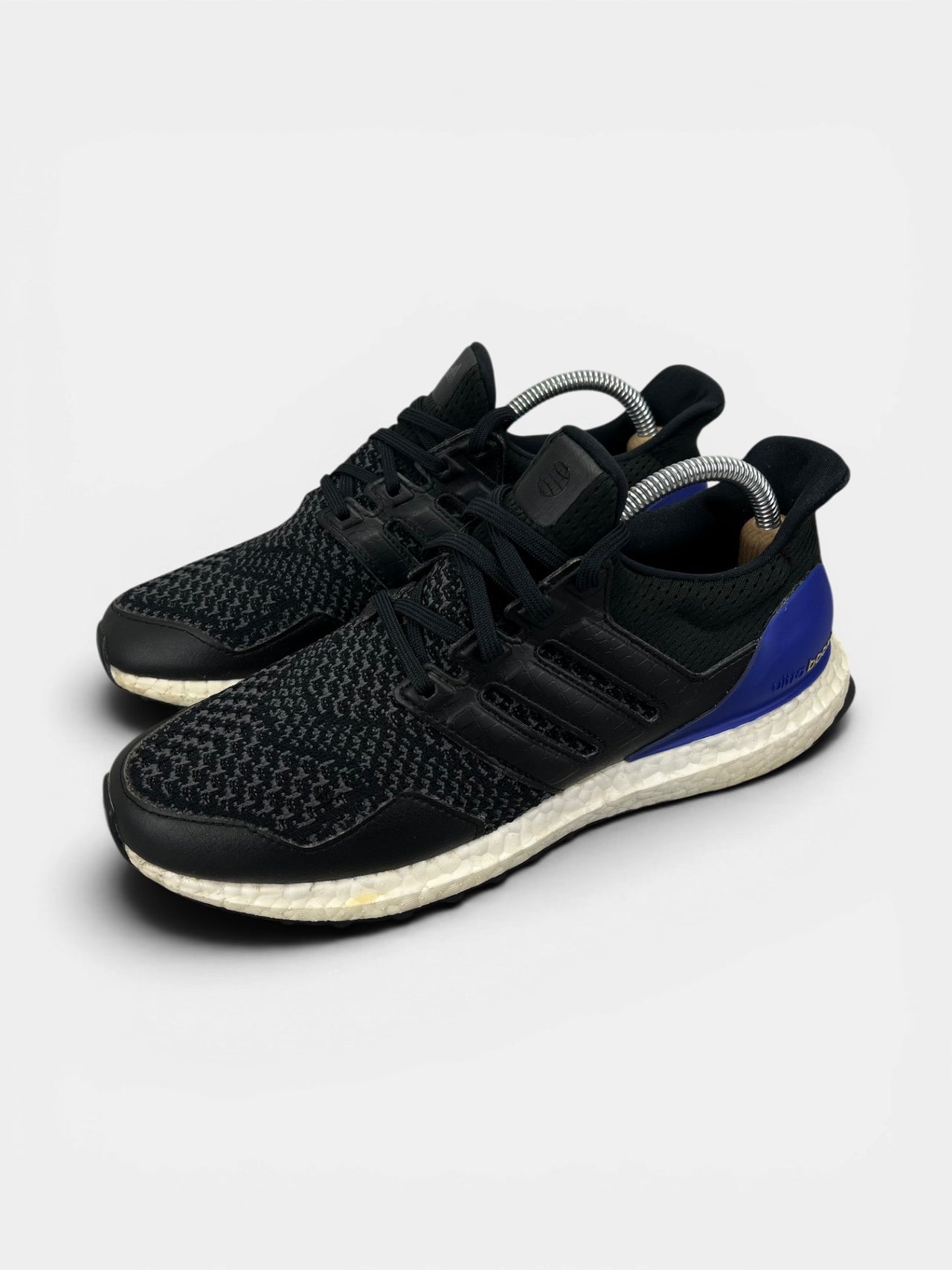 Adidas Ultraboost — buty sportowe męskie w bardzo dobrym stanie rozmiar 41 1/3, widok z boku
