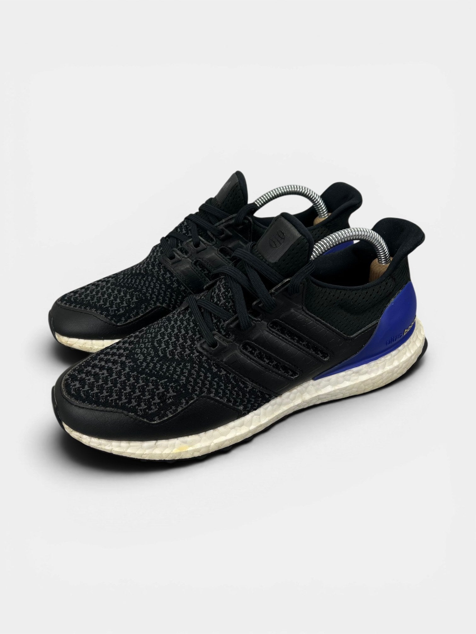 Adidas Ultraboost — buty sportowe męskie w bardzo dobrym stanie rozmiar 41 1/3, widok z boku