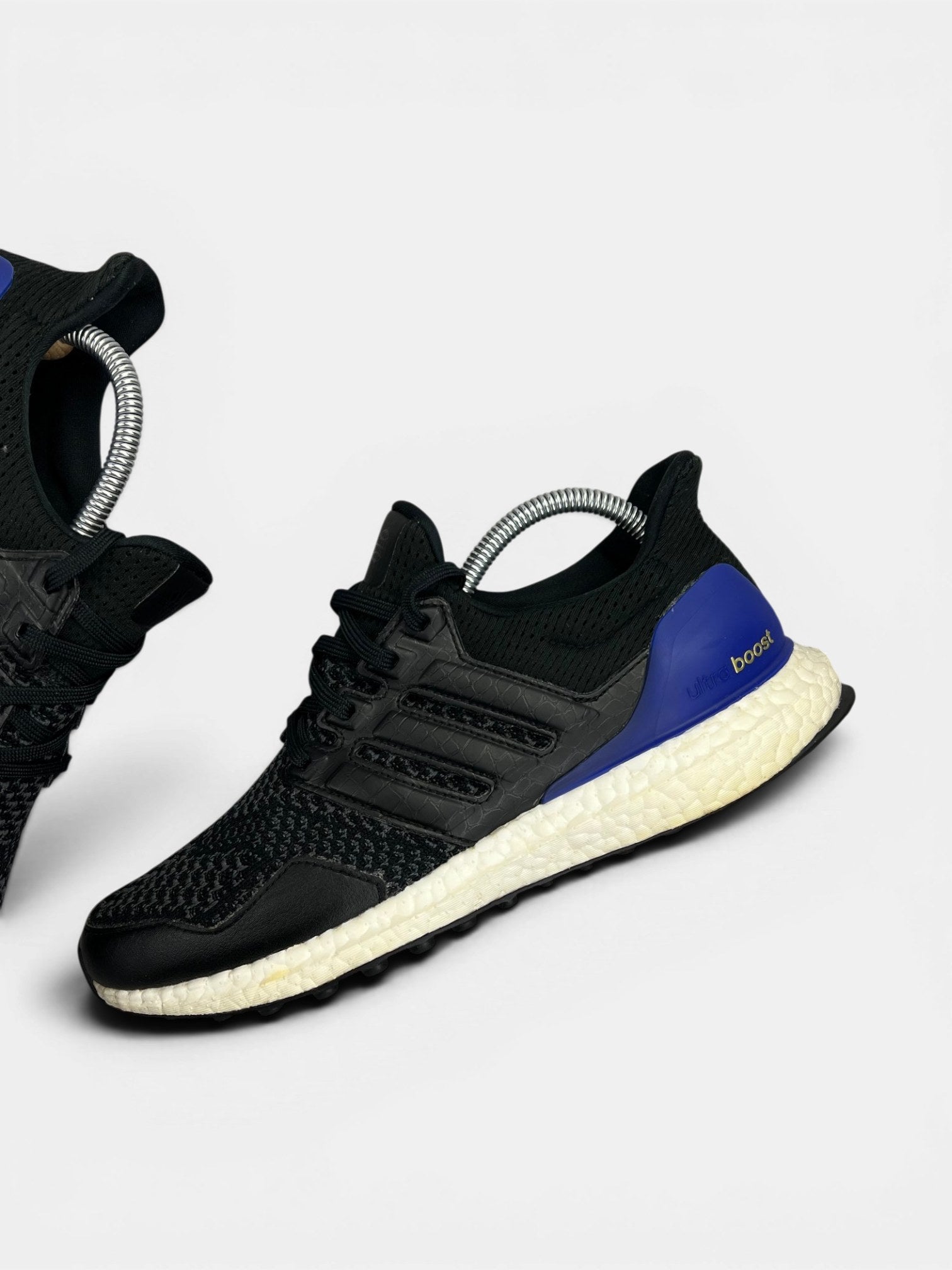 Adidas Ultraboost — buty sportowe męskie w bardzo dobrym stanie rozmiar 41 1/3, zewnętrzny panel lewego buta