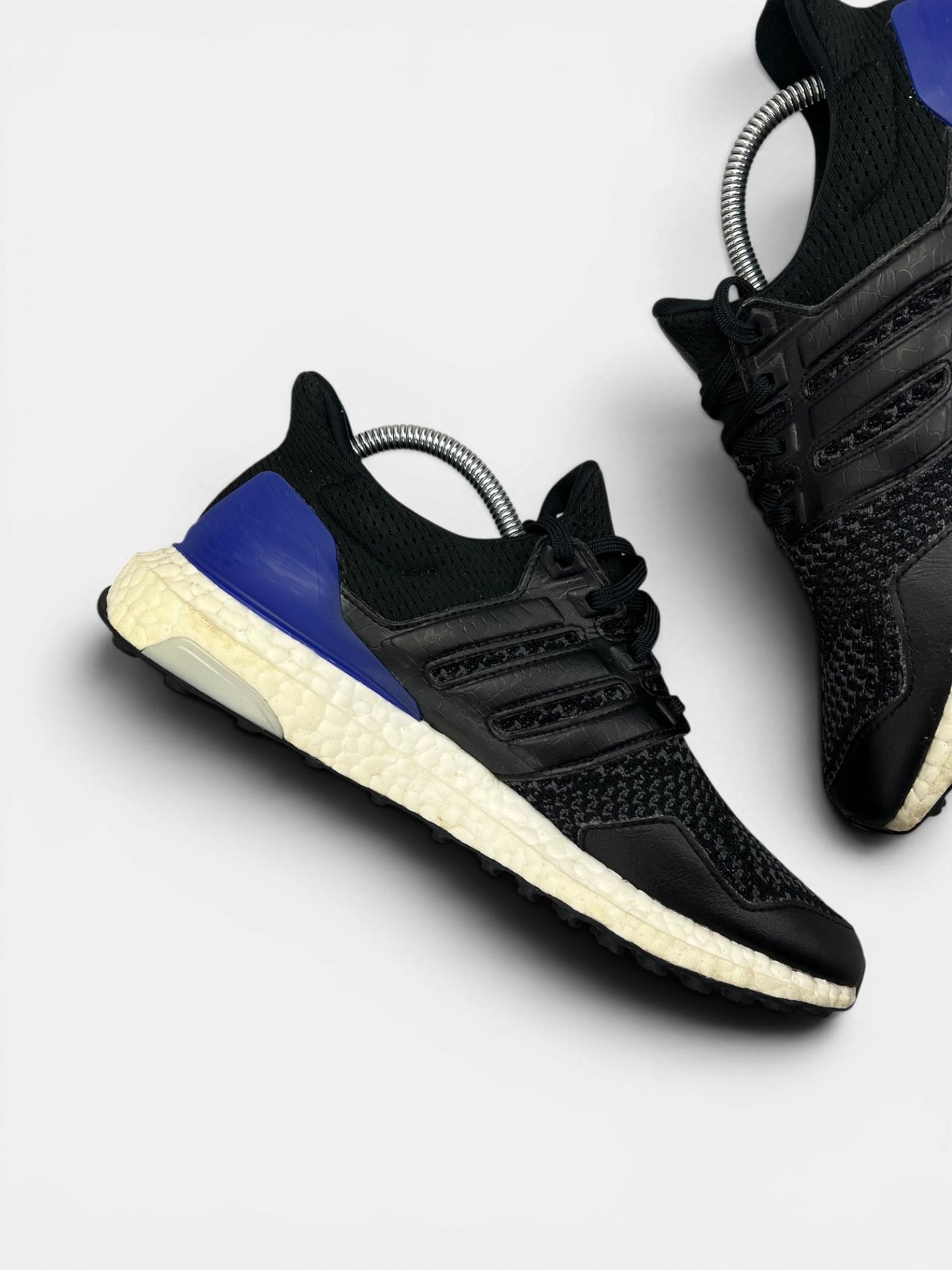 Adidas Ultraboost — buty sportowe męskie w bardzo dobrym stanie rozmiar 41 1/3, wewnętrzny panel lewego buta