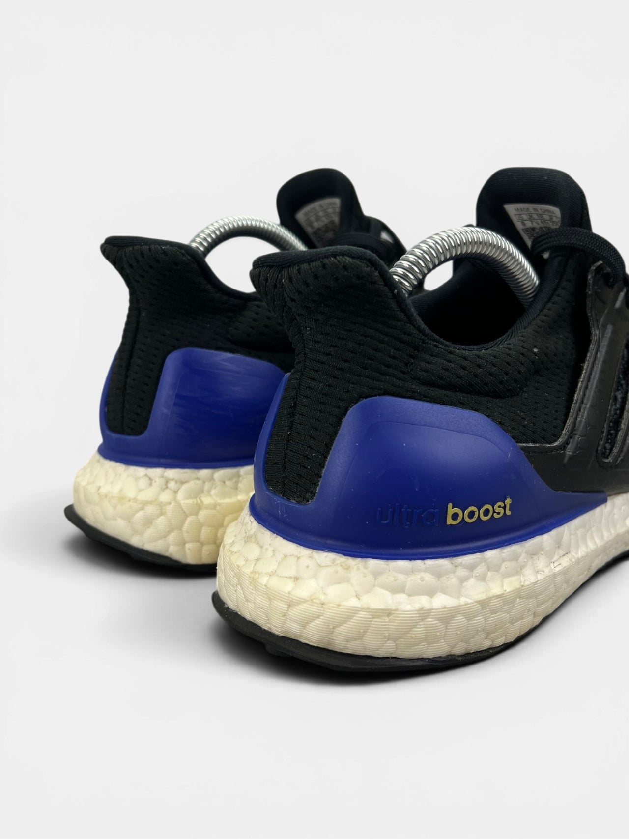Adidas Ultraboost — buty sportowe męskie w bardzo dobrym stanie rozmiar 41 1/3, widok z tyłu