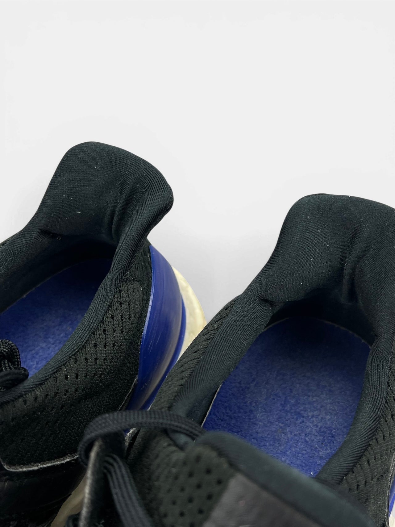 Adidas Ultraboost — buty sportowe męskie w bardzo dobrym stanie rozmiar 41 1/3, zapiętki butów