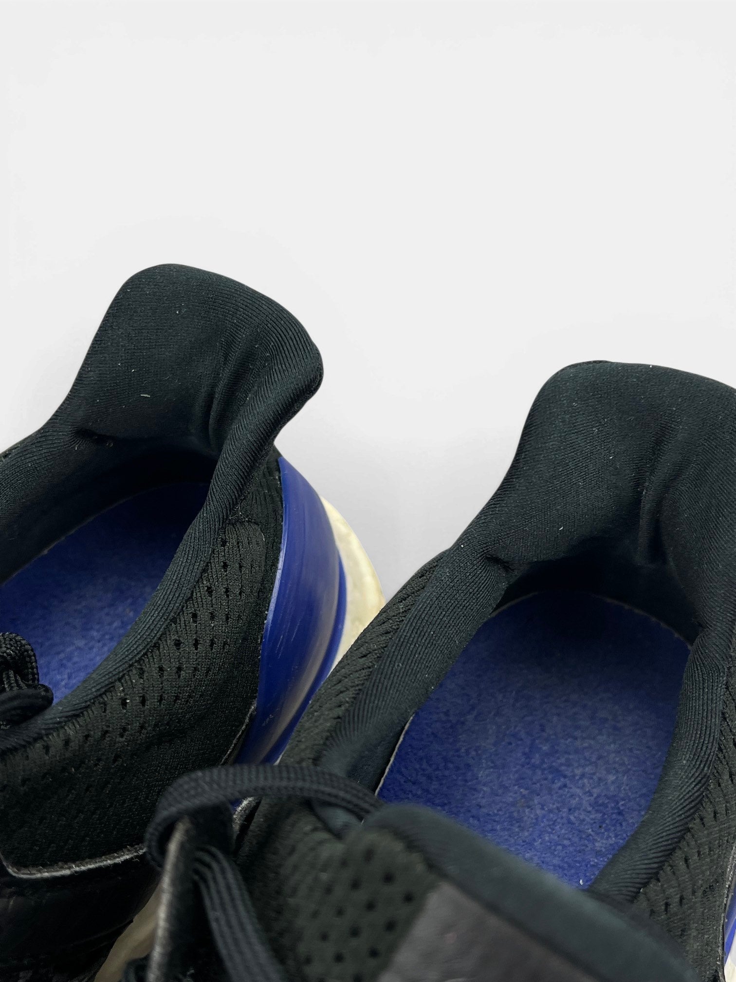 Adidas Ultraboost — buty sportowe męskie w bardzo dobrym stanie rozmiar 41 1/3, zapiętki butów