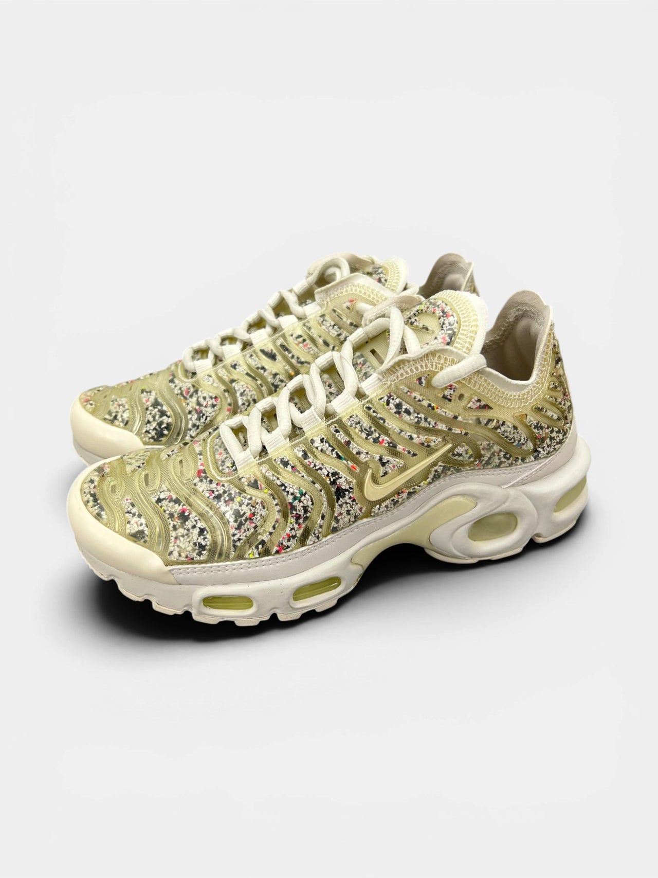 Nike Air Max Plus — buty sportowe damskie nowe rozmiar 35.5, widok z boku