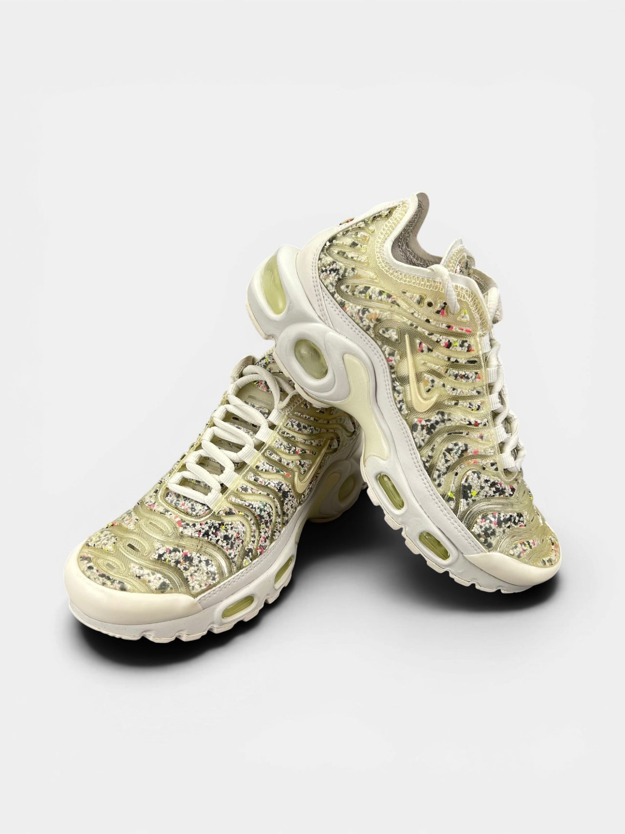 Nike Air Max Plus — buty sportowe damskie nowe rozmiar 35.5, boczny profil