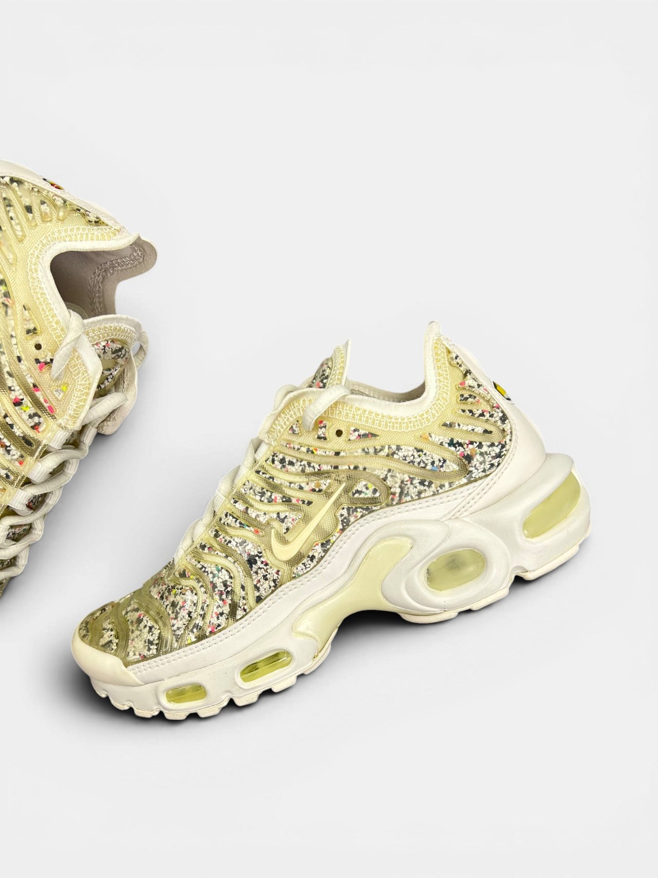 Nike Air Max Plus — buty sportowe damskie nowe rozmiar 35.5, zewnętrzny panel lewego buta