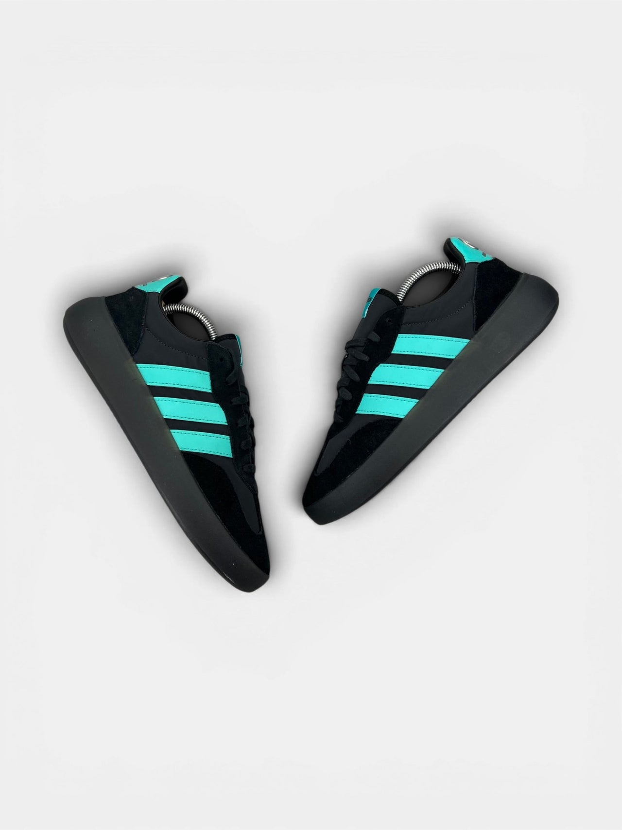 Adidas Decode Mercedes - AMG Petronas Formula One Team Barreda Decode — buty sportowe męskie nowe rozmiar 42 2/3, widok z góry na zewnętrzną stronę butów