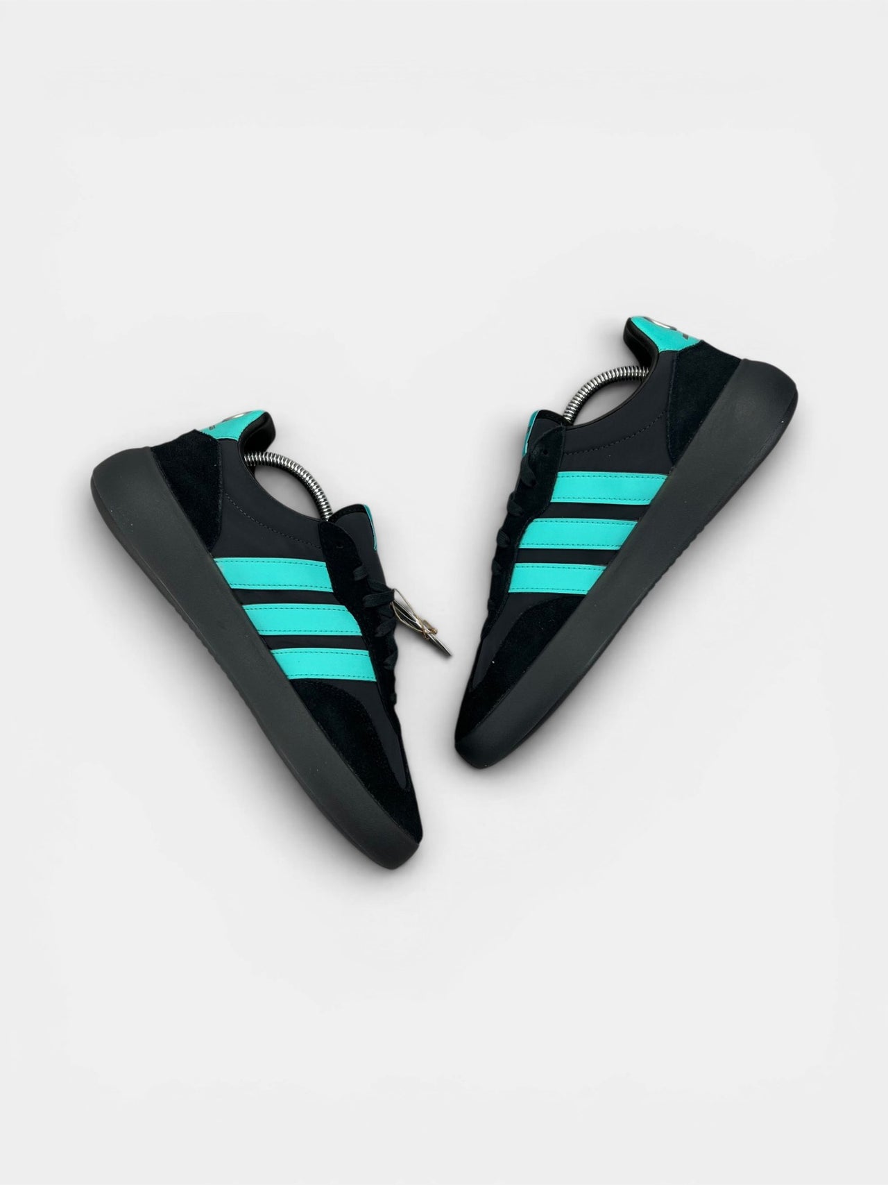 Adidas Decode Mercedes - AMG Petronas Formula One Team Barreda Decode — buty sportowe męskie nowe rozmiar 42 2/3, widok z góry na wewnętrzną stronę butów