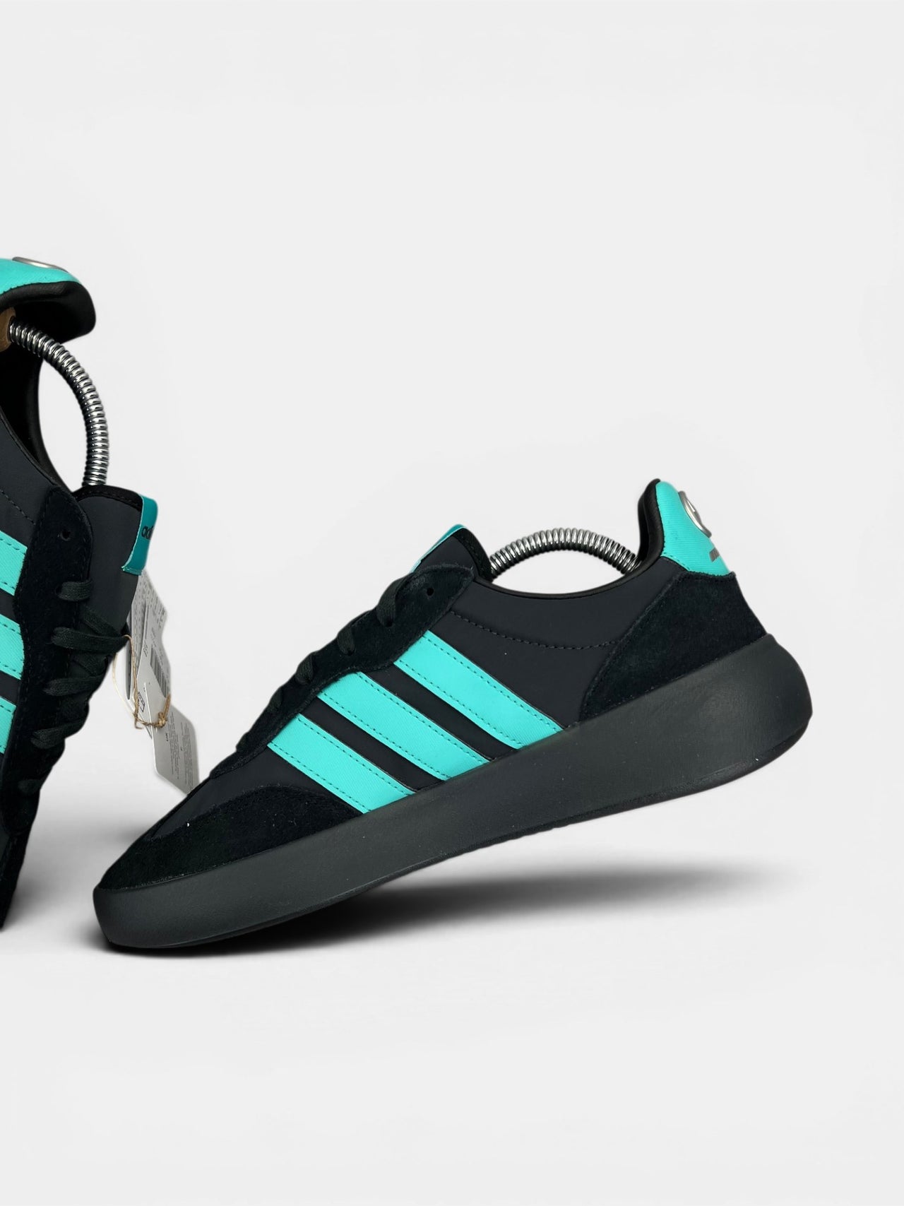 Adidas Decode Mercedes - AMG Petronas Formula One Team Barreda Decode — buty sportowe męskie nowe rozmiar 42 2/3, wewnętrzny panel prawego buta