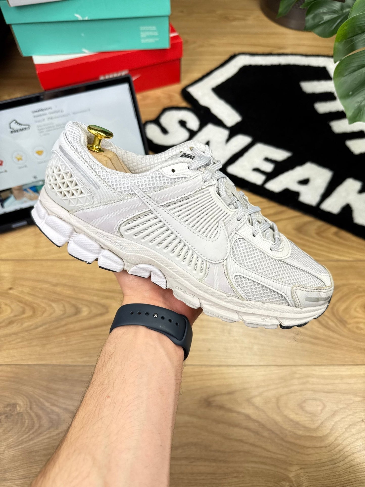 Nike Zoom Vomero 5 (42)