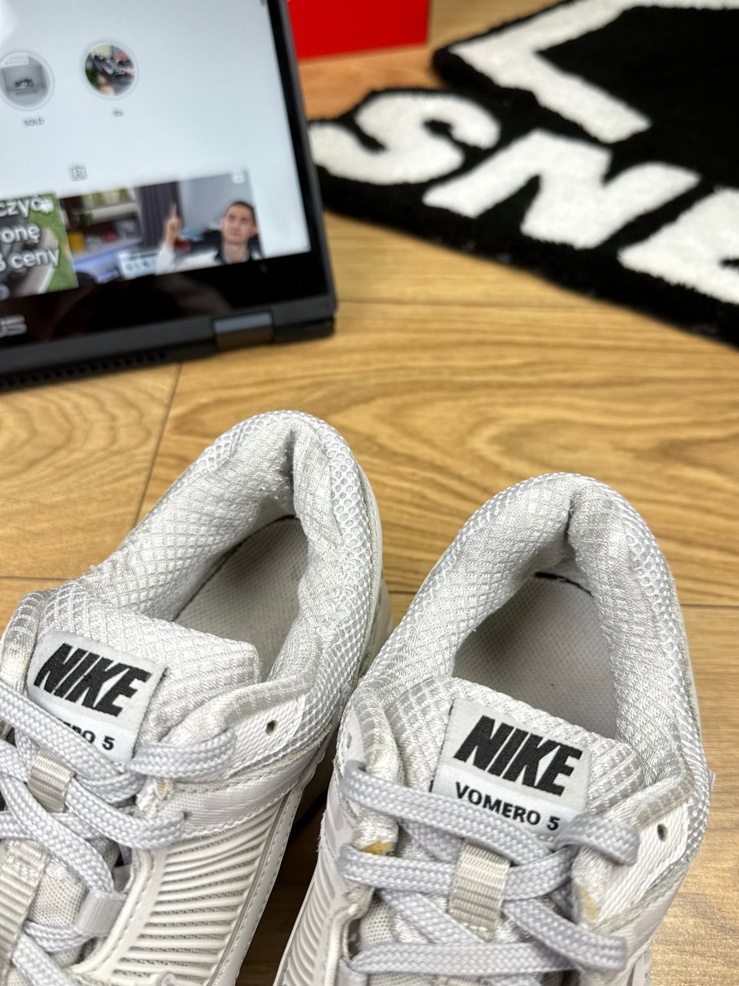 Nike Zoom Vomero 5 (42)