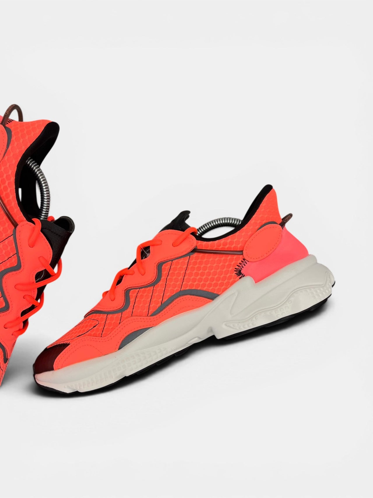 Adidas Ozweego — buty sportowe męskie nowe rozmiar 43 1/3, wewnętrzny panel prawego buta