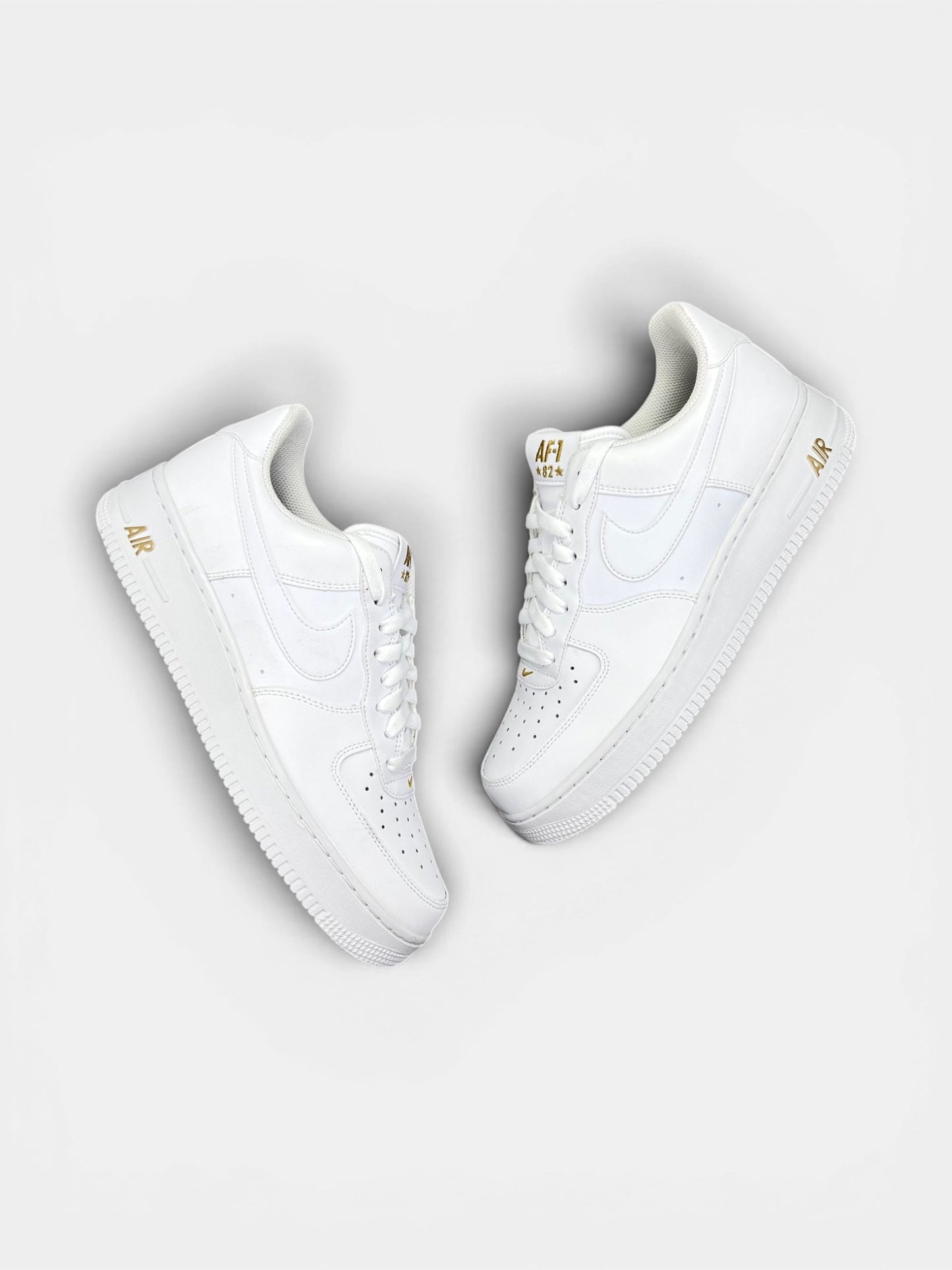 Nike Air Force 1 Low Crest Logo — buty sportowe męskie nowe rozmiar 42.5, widok z góry na zewnętrzną stronę butów