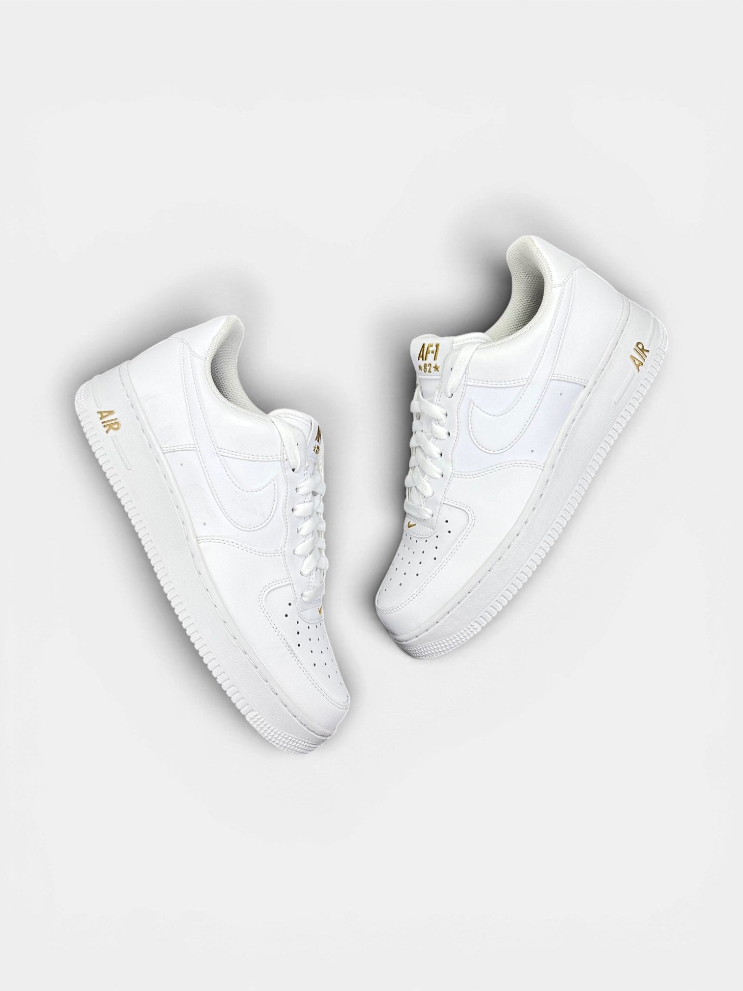 Nike Air Force 1 Low Crest Logo — buty sportowe męskie nowe rozmiar 42.5, widok z góry na zewnętrzną stronę butów