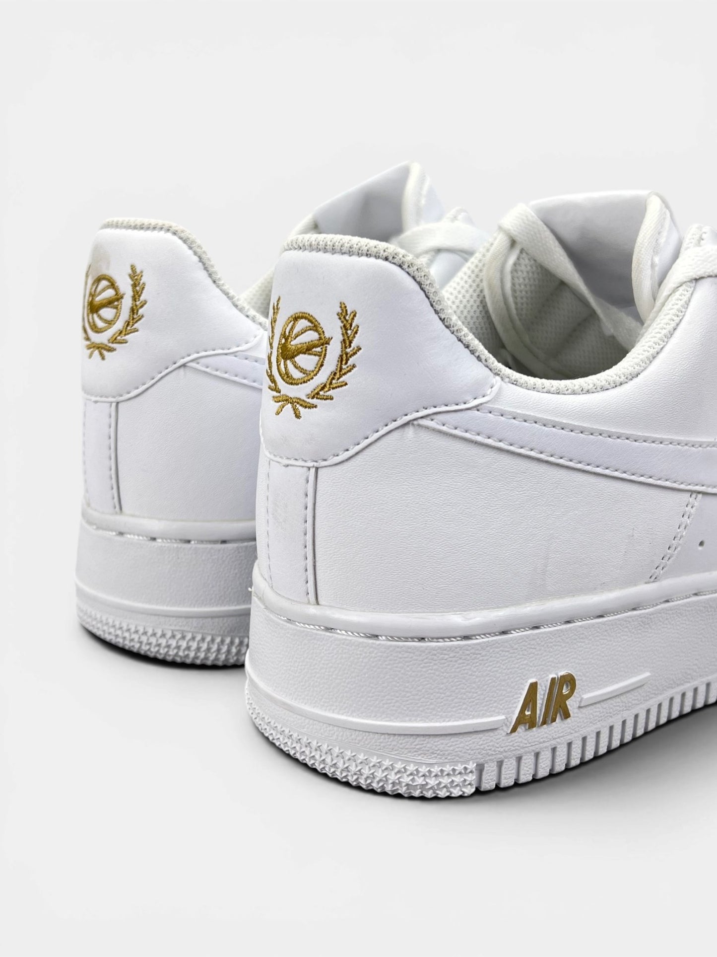 Nike Air Force 1 Low Crest Logo — buty sportowe męskie nowe rozmiar 42.5, widok z tyłu