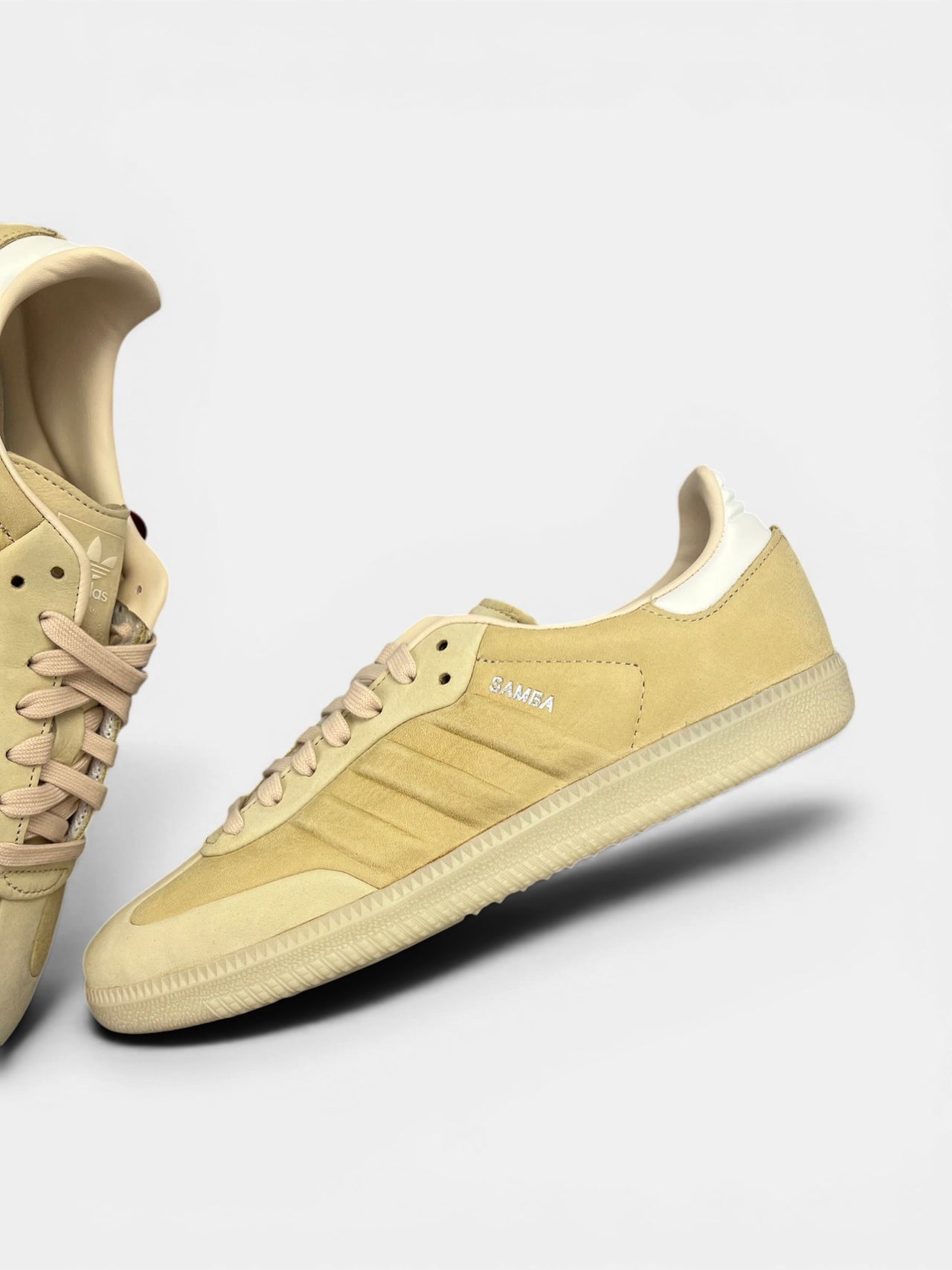 Adidas Samba Sand Strata — buty sportowe męskie nowe rozmiar 42, zewnętrzny panel lewego buta
