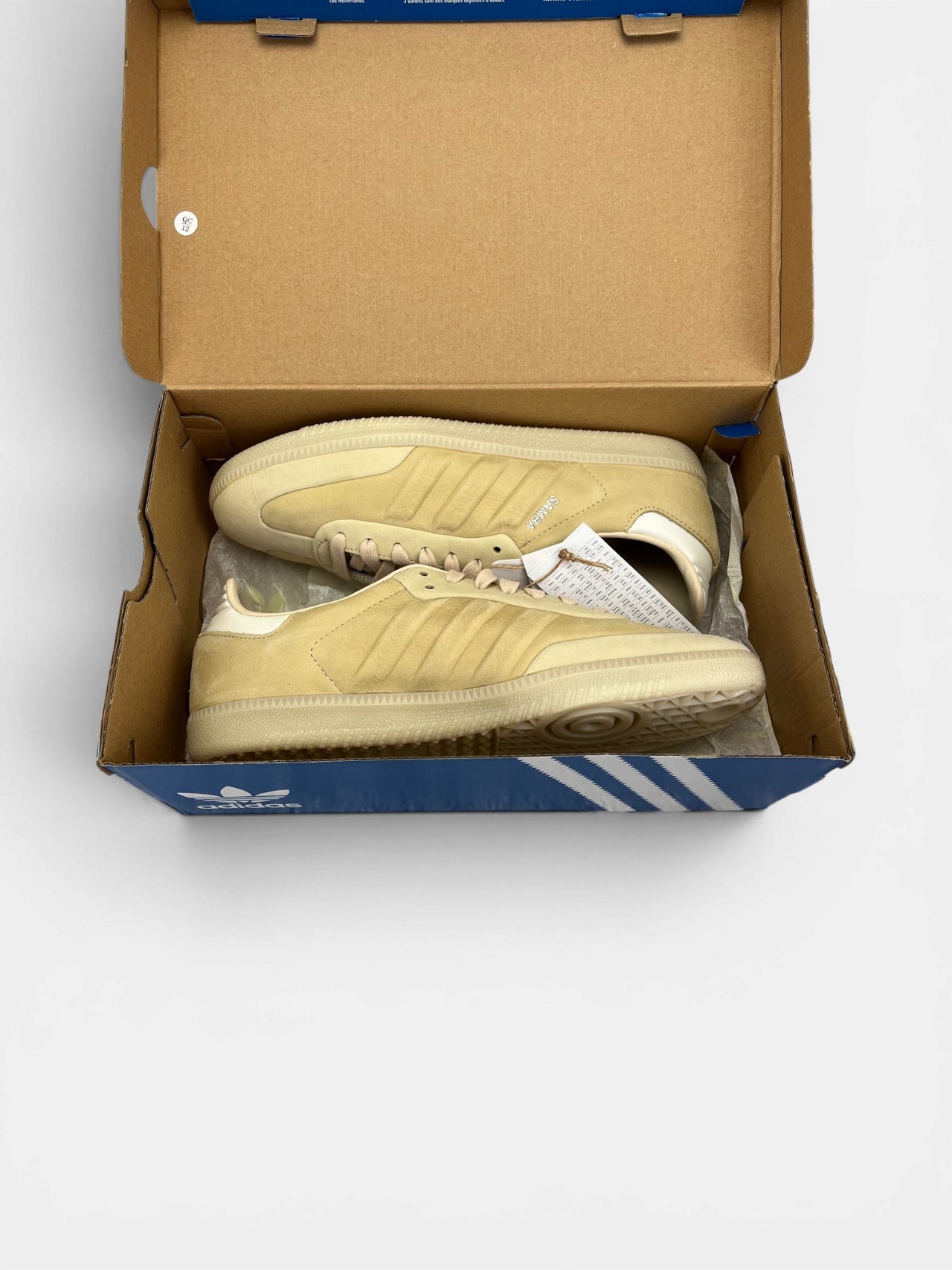 Adidas Samba Sand Strata — buty sportowe męskie nowe rozmiar 42, widok z boku na tle studyjnym