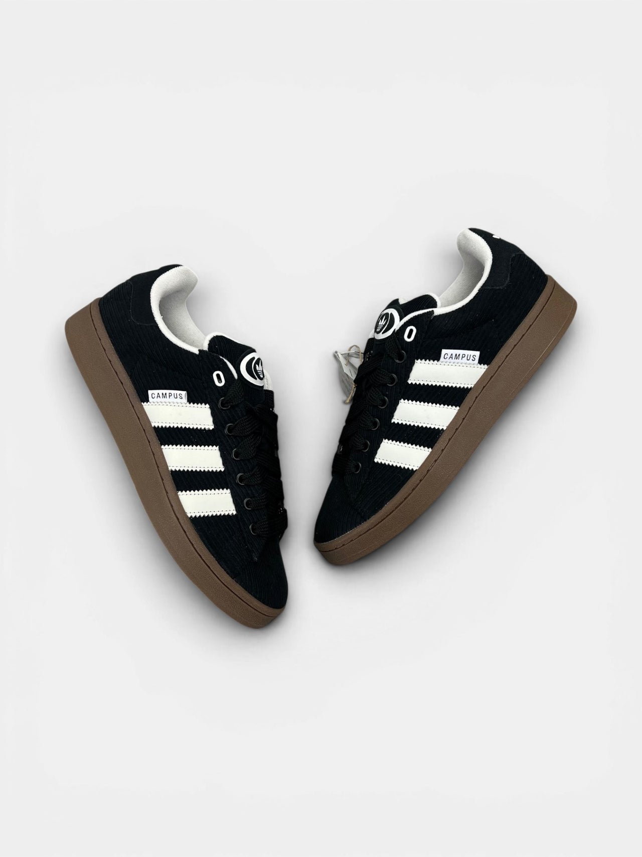 Adidas Campus 00s — buty sportowe męskie nowe rozmiar 43 1/3, widok z góry na zewnętrzną stronę butów