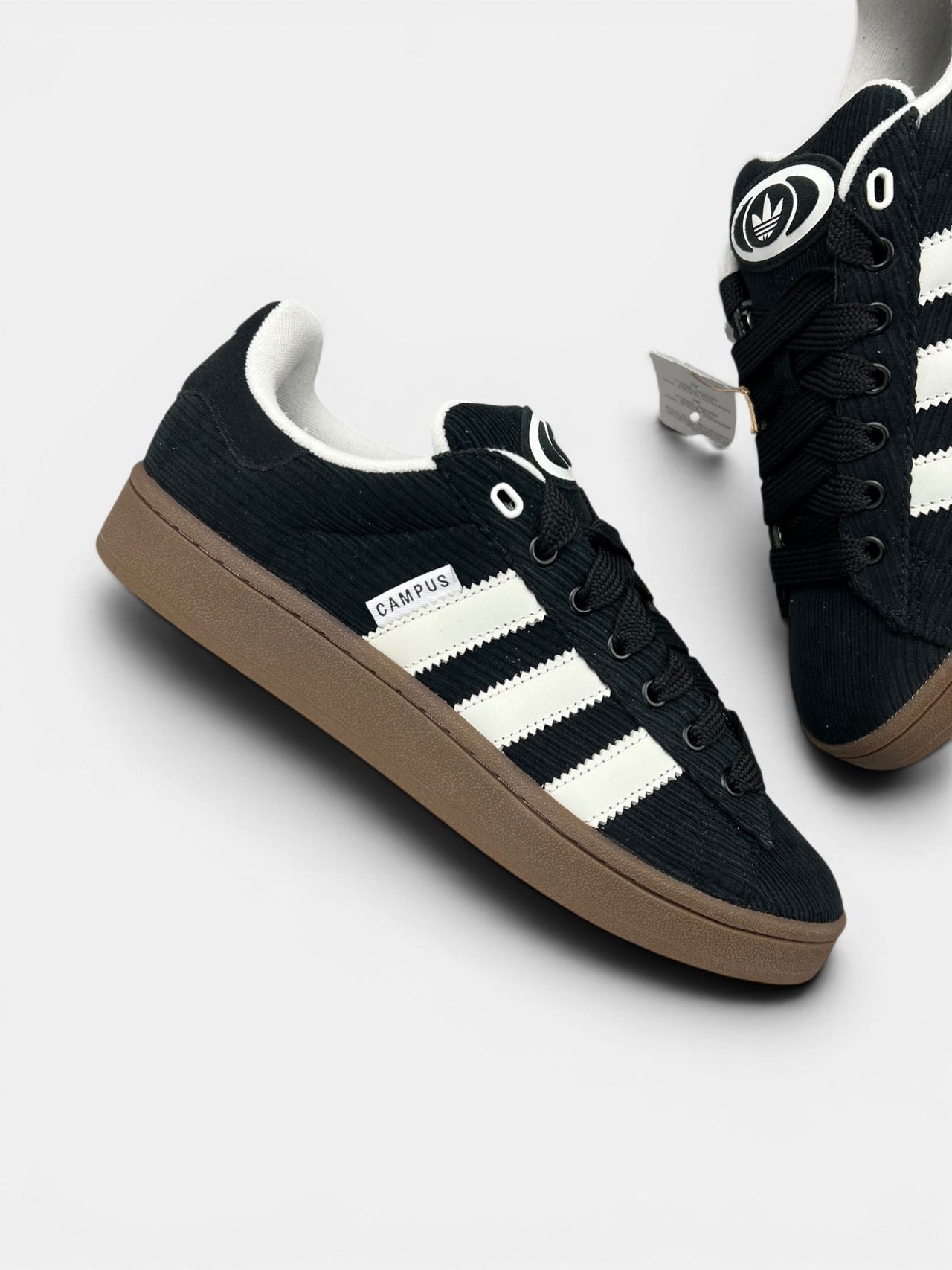 Adidas Campus 00s — buty sportowe męskie nowe rozmiar 43 1/3, zewnętrzny panel prawego buta