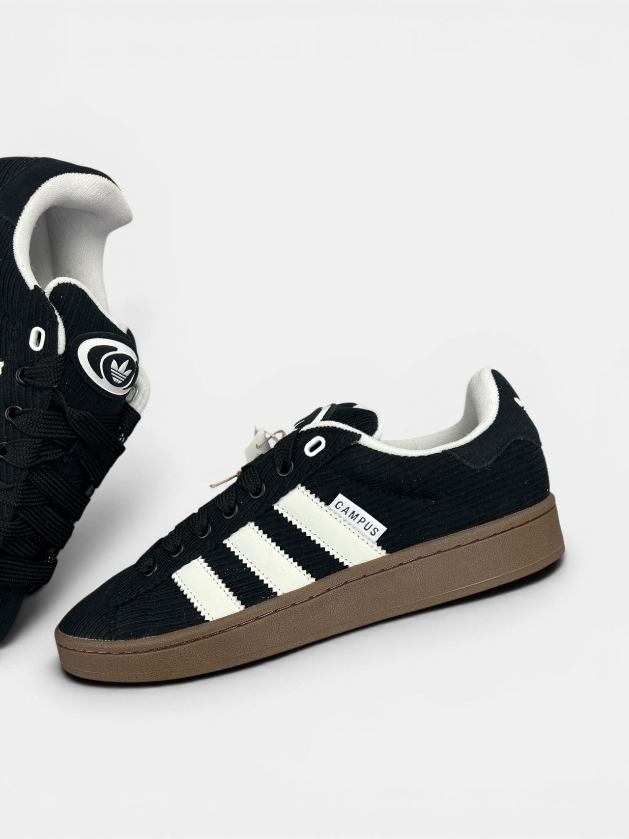 Adidas Campus 00s — buty sportowe męskie nowe rozmiar 43 1/3, zewnętrzny panel lewego buta