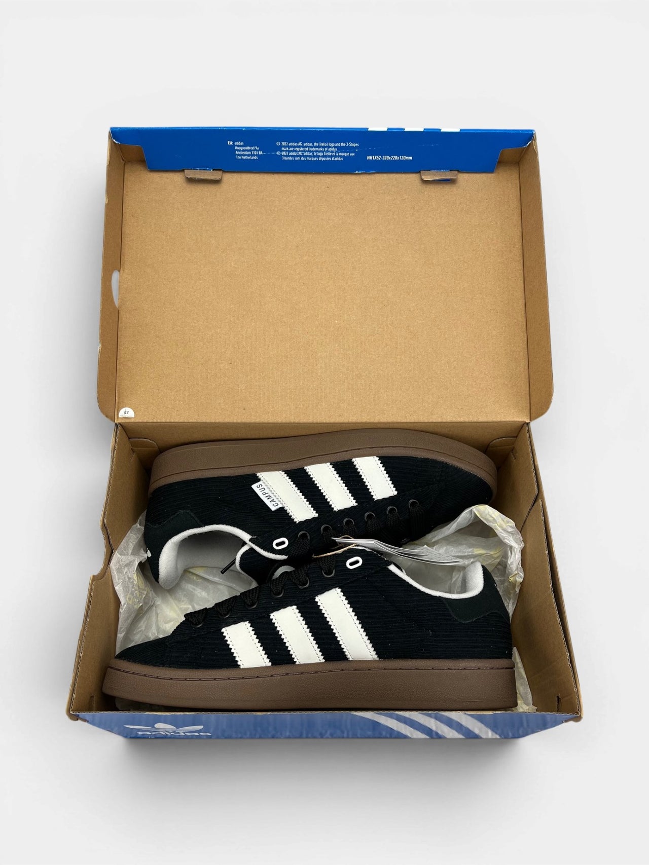 Adidas Campus 00s — buty sportowe męskie nowe rozmiar 43 1/3, widok z boku na tle studyjnym