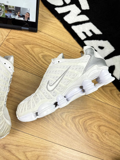 Nike Shox TL Triple White — buty sportowe męskie w dobrym stanie rozmiar 44, wewnętrzny panel prawego buta