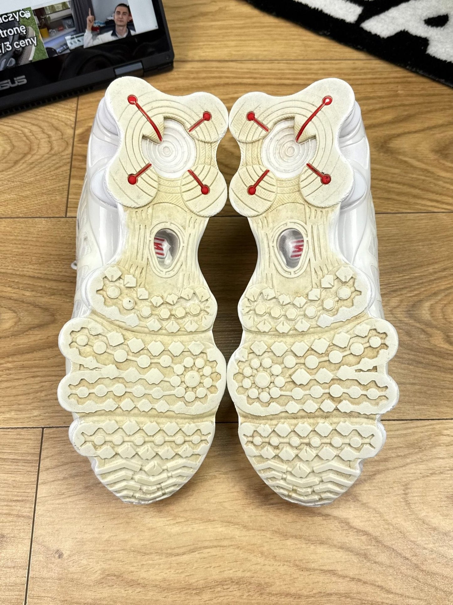 Nike Shox TL Triple White — buty sportowe męskie w dobrym stanie rozmiar 44, zapiętki butów