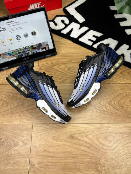 Nike Air Max Plus III Hyper Blue — buty sportowe męskie w bardzo dobrym stanie rozmiar 44.5, widok z góry na zewnętrzną stronę butów