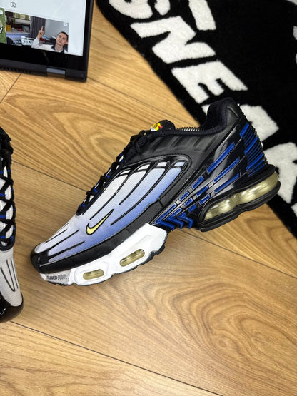 Nike Air Max Plus III Hyper Blue — buty sportowe męskie w bardzo dobrym stanie rozmiar 44.5, zewnętrzny panel lewego buta