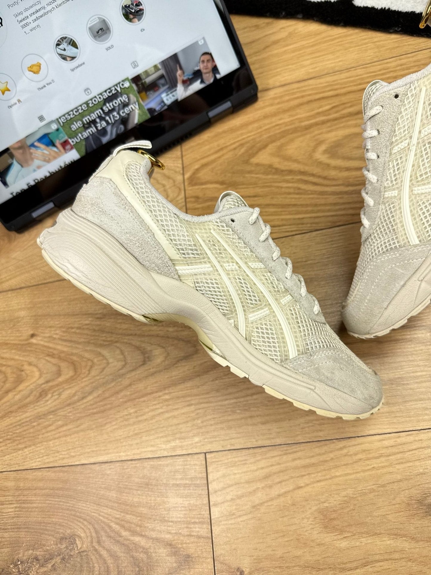 Asics Gel 1090 v2 — buty sportowe męskie w bardzo dobrym stanie rozmiar 39.5, wewnętrzny panel lewego buta