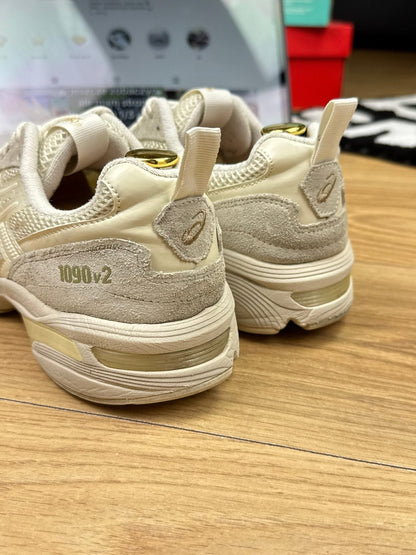 Asics Gel 1090 v2 — buty sportowe męskie w bardzo dobrym stanie rozmiar 39.5, zapiętki butów